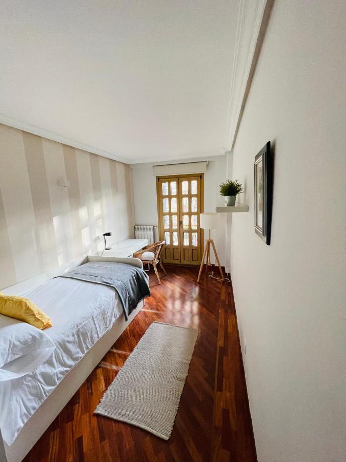Atico Al Lado Del Ayuntamiento Apartman Oviedo Kültér fotó