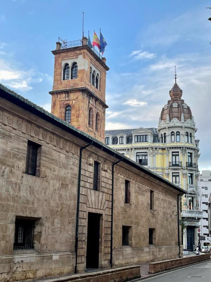 Atico Al Lado Del Ayuntamiento Apartman Oviedo Kültér fotó